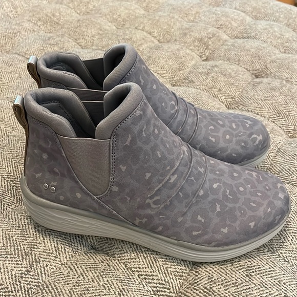 Ryka lightweight ankle boots size 7M - Picture 1 of 8